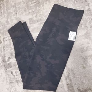 NWT 💜 Camo Compression Leggings
